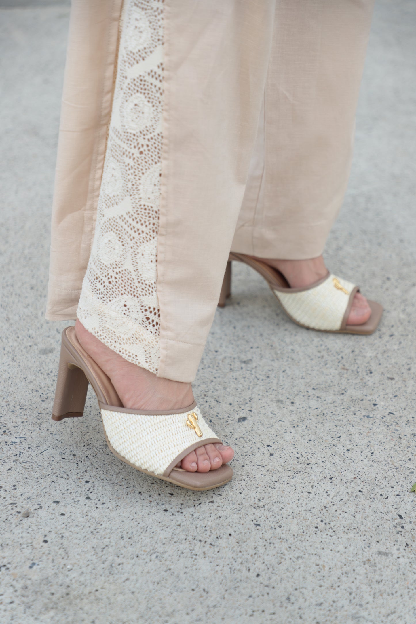 TACONES PORTOFINO ALMENDRA (Pre order - 8 días hábiles)
