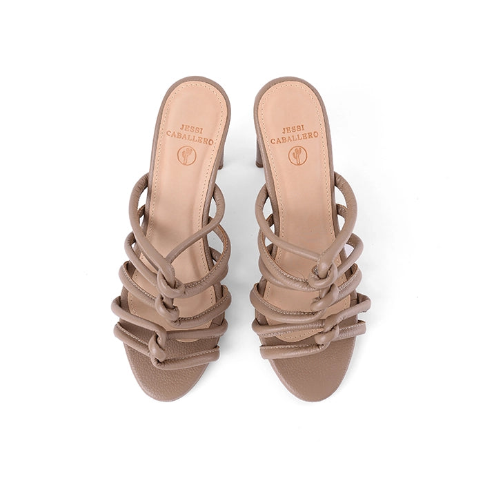 TACONES LUCCA ALMENDRA