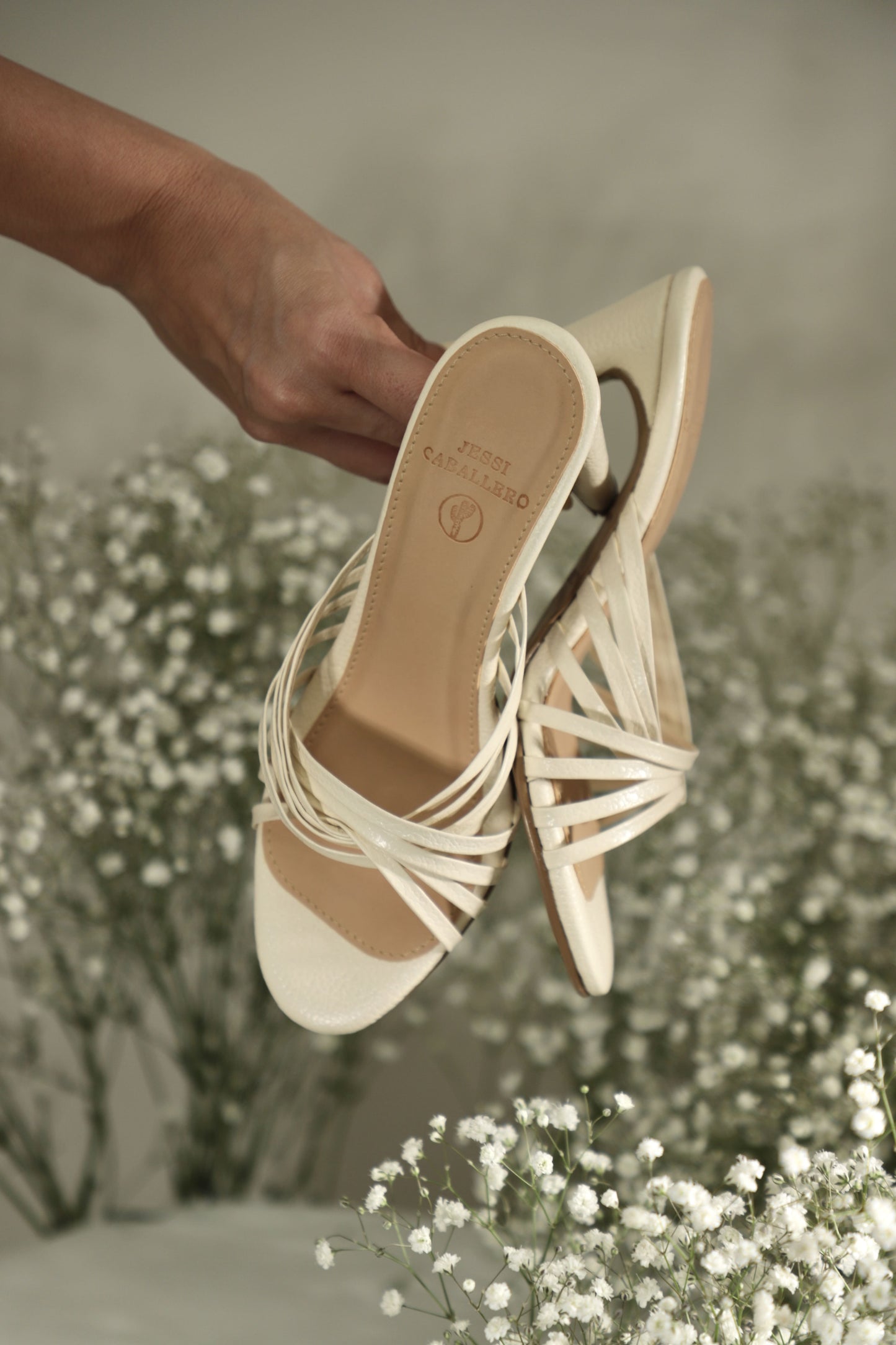 TACONES EN CUERO PARA MUJER SABANA BLANCO HUESO